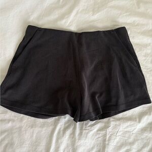Lululemon Ribbed Softstreme High-Rise Shorts 2”